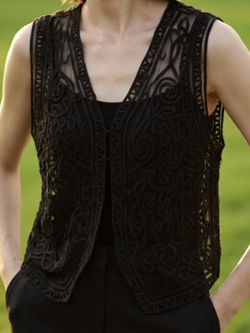 Elegant Vintage Large Jasmi Black Lace Button Up Party Vest - Picture 2 of 13
